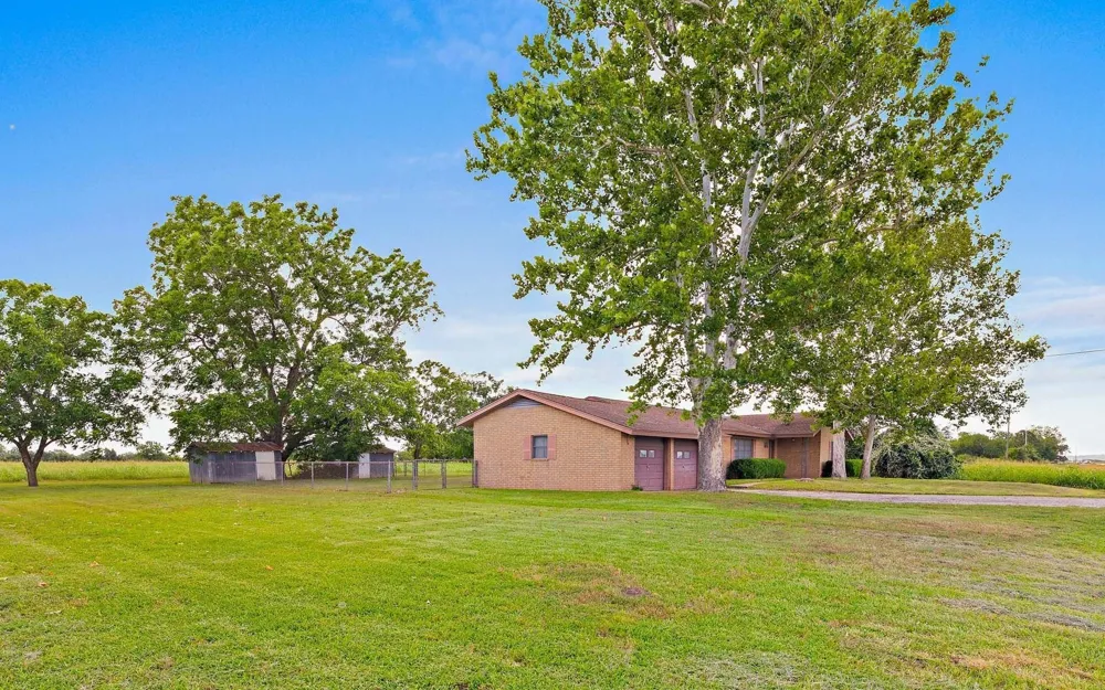 3644 W State Highway 71 Highway La Grange, TX 78945