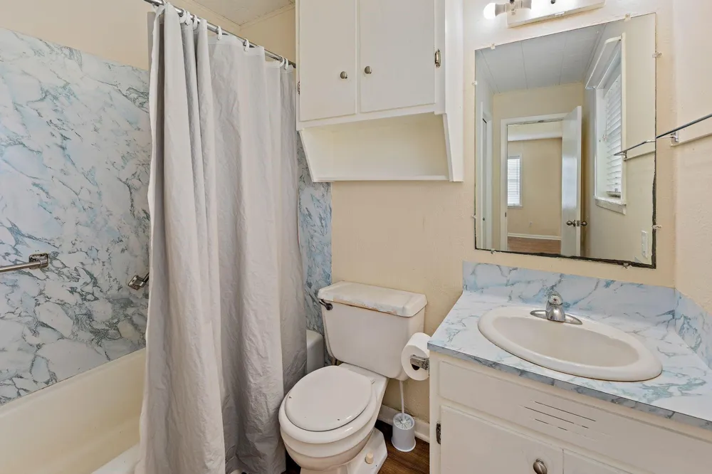 3644 W State Highway 71 Highway La Grange, TX 78945