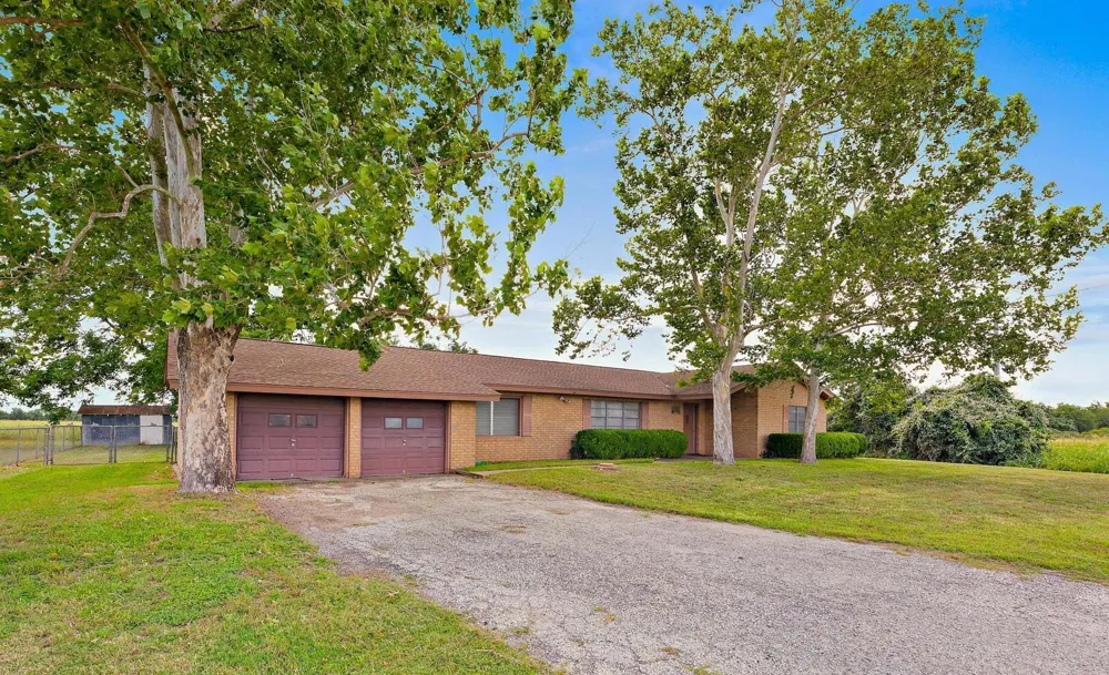 3644 W State Highway 71 Highway La Grange, TX 78945
