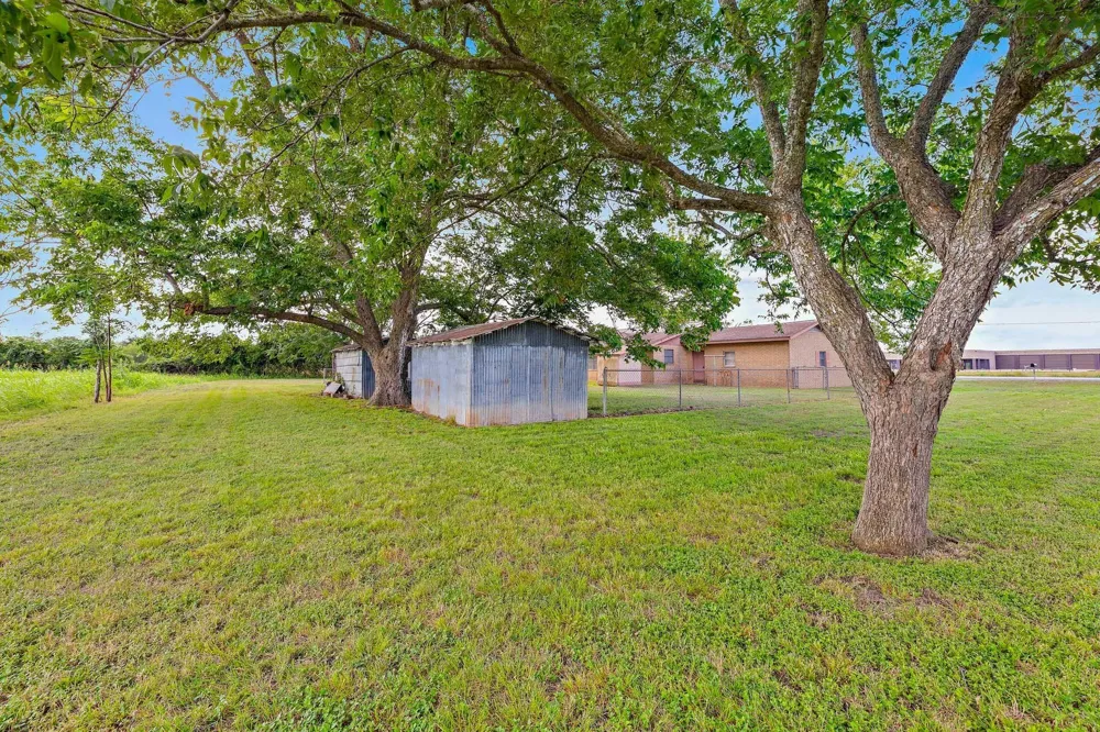 3644 W State Highway 71 Highway La Grange, TX 78945