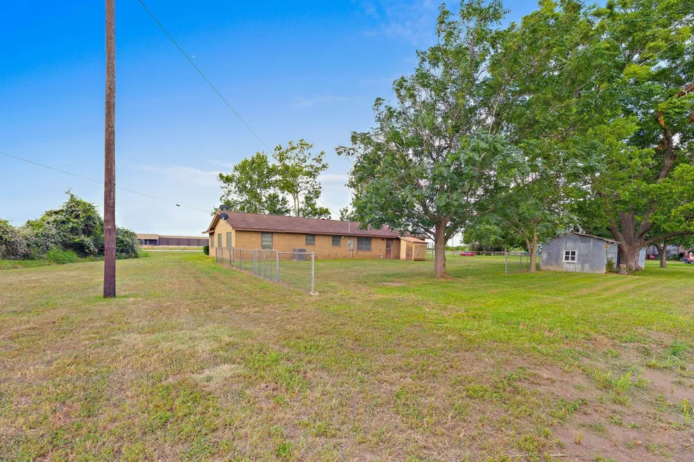 3644 W State Highway 71 Highway La Grange, TX 78945