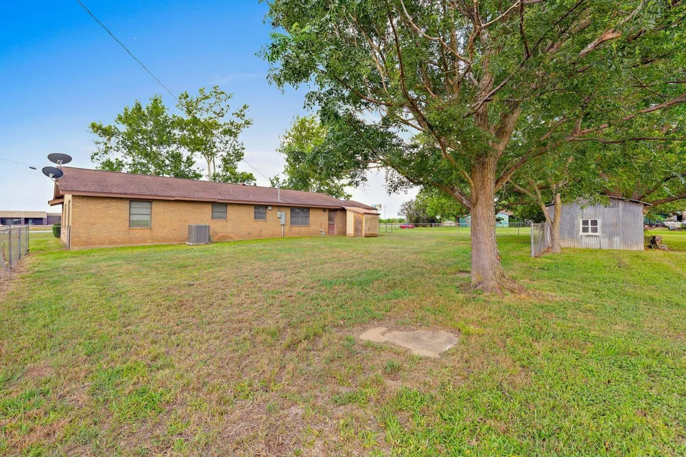 3644 W State Highway 71 Highway La Grange, TX 78945