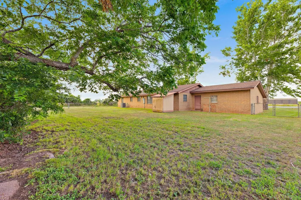 3644 W State Highway 71 Highway La Grange, TX 78945
