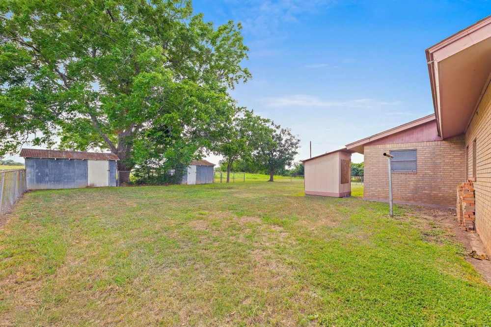 3644 W State Highway 71 Highway La Grange, TX 78945