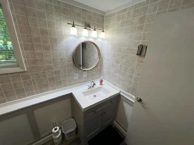 2341 Lake View Avenue East Bay Township, MI 49696