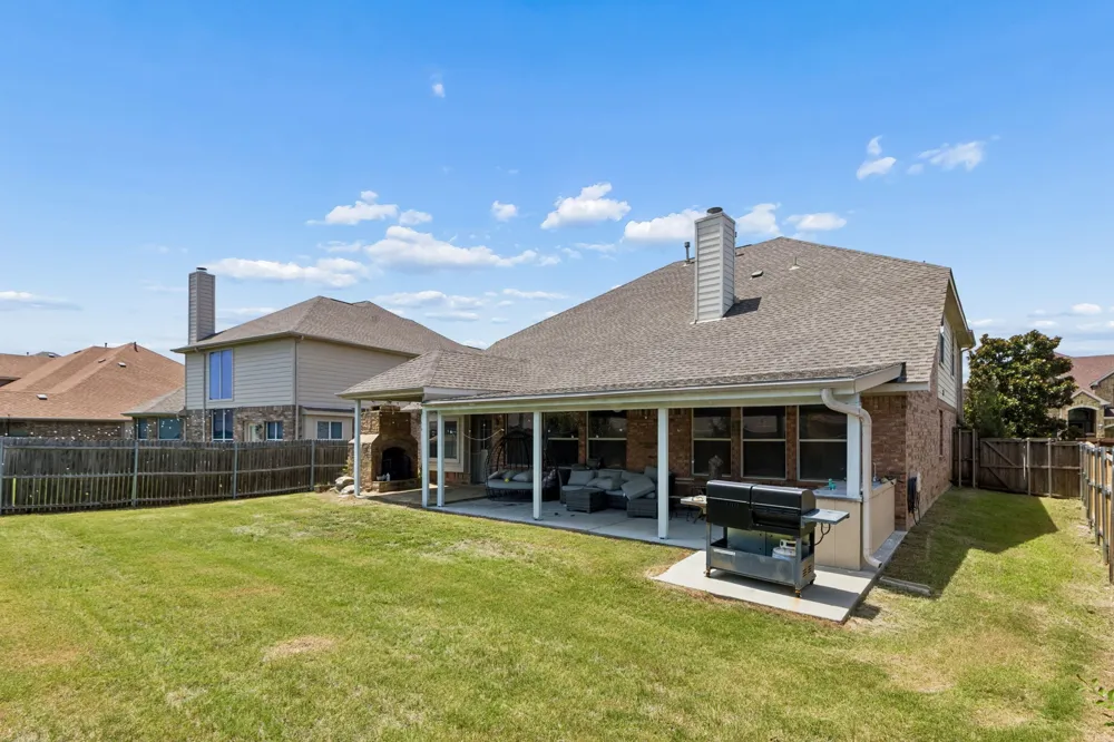 2715 Columbus Grand Prairie, TX 75054