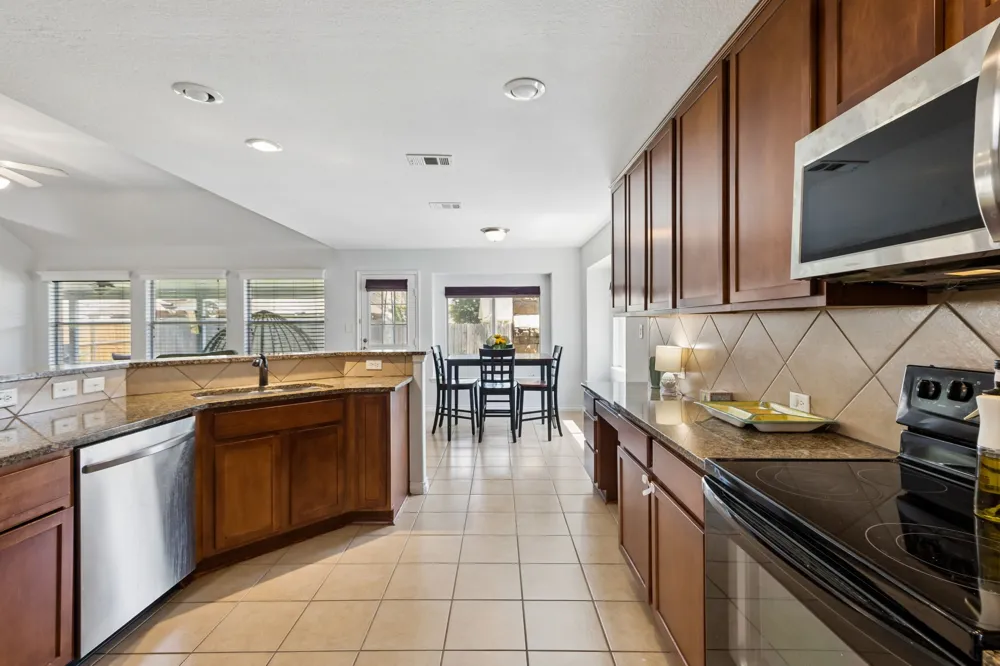 2715 Columbus Grand Prairie, TX 75054
