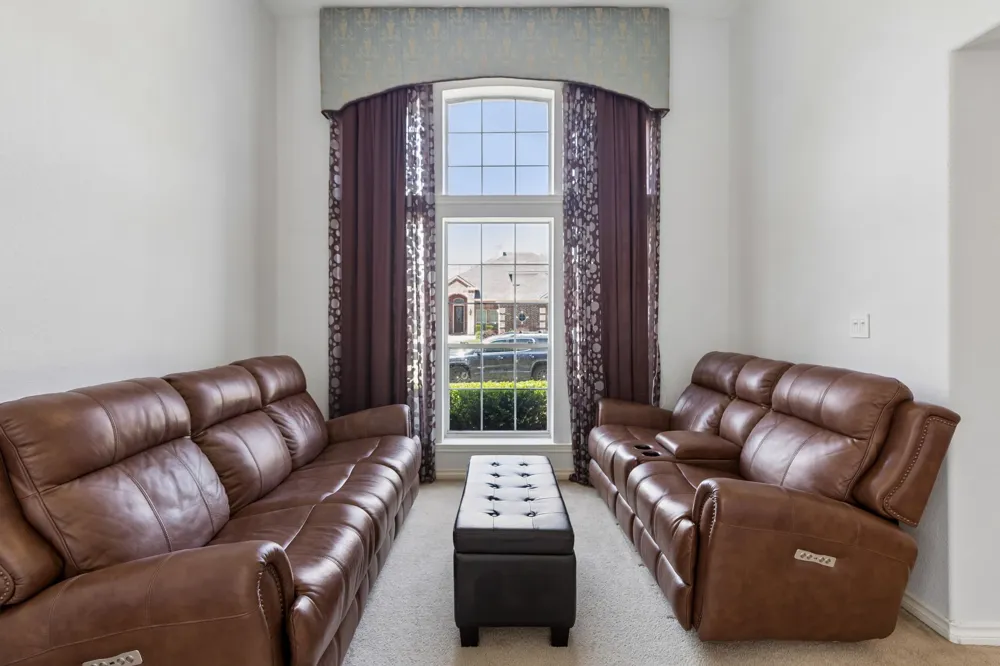 2715 Columbus Grand Prairie, TX 75054