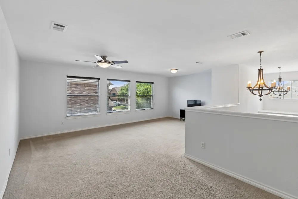 2715 Columbus Grand Prairie, TX 75054