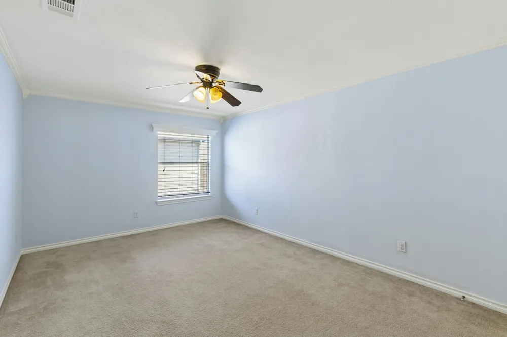 2715 Columbus Grand Prairie, TX 75054