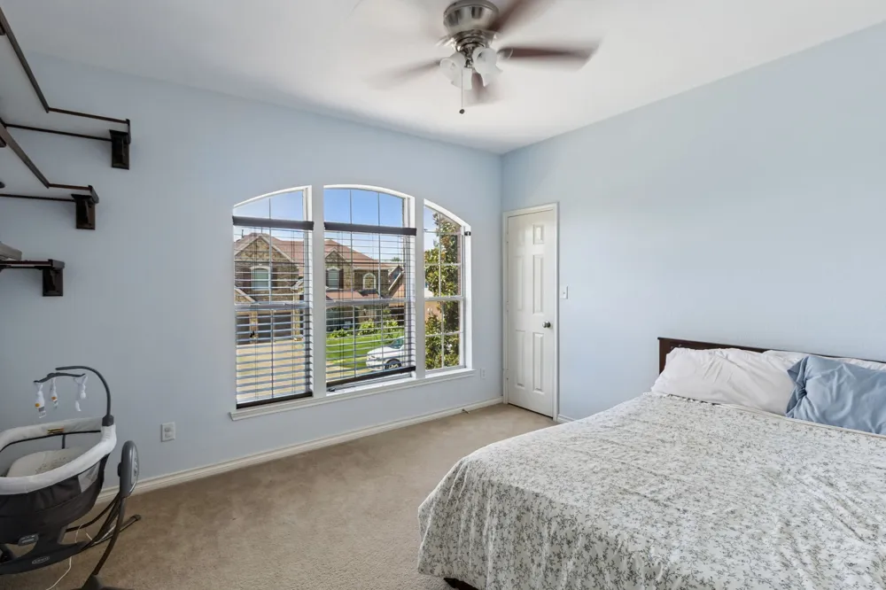 2715 Columbus Grand Prairie, TX 75054