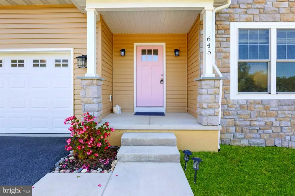 645 PIER DRIVE Lancaster, PA 17603