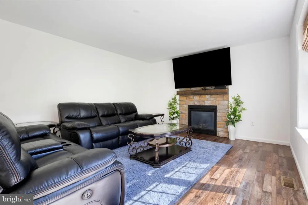 645 PIER DRIVE Lancaster, PA 17603