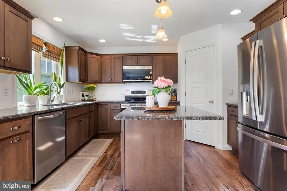 645 PIER DRIVE Lancaster, PA 17603
