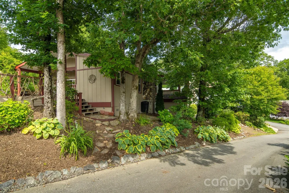 335 Snowshoe Loop Newland, NC 28657