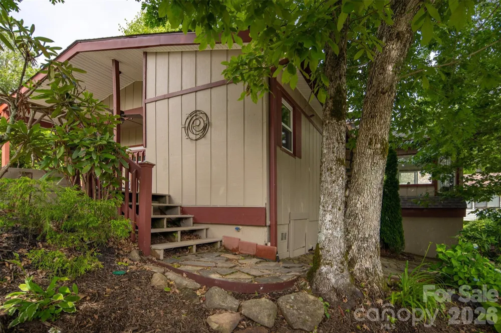 335 Snowshoe Loop Newland, NC 28657