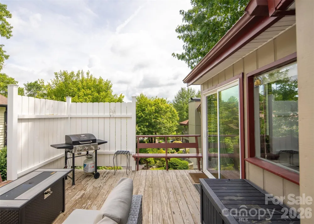335 Snowshoe Loop Newland, NC 28657