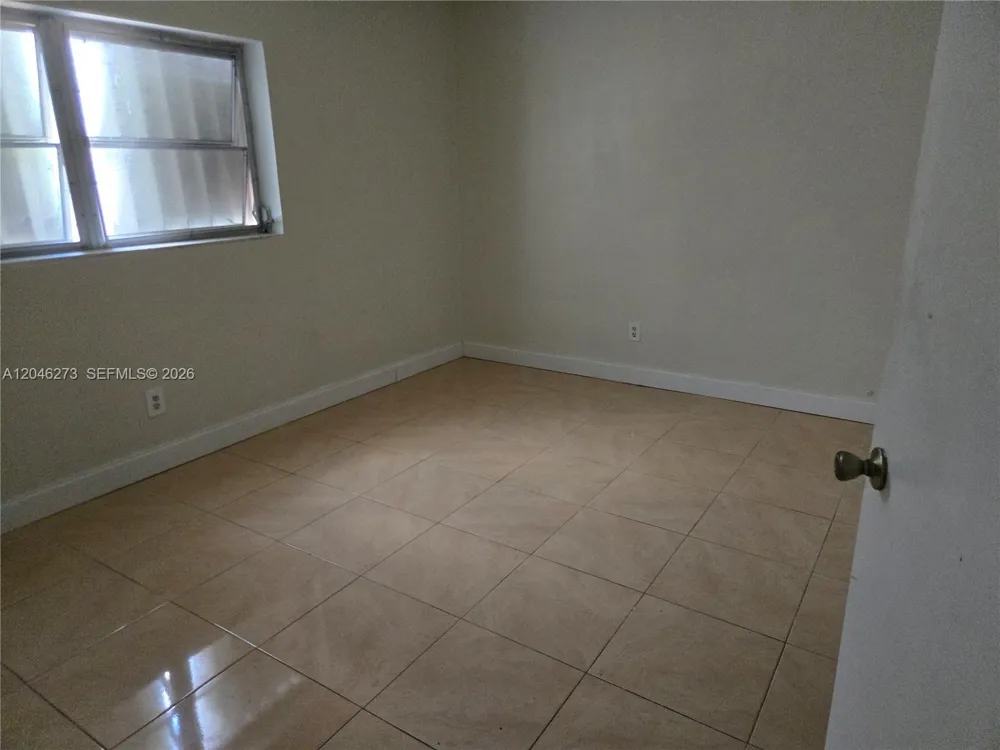 4205 NW 52nd Ave Lauderdale Lakes, FL 33319