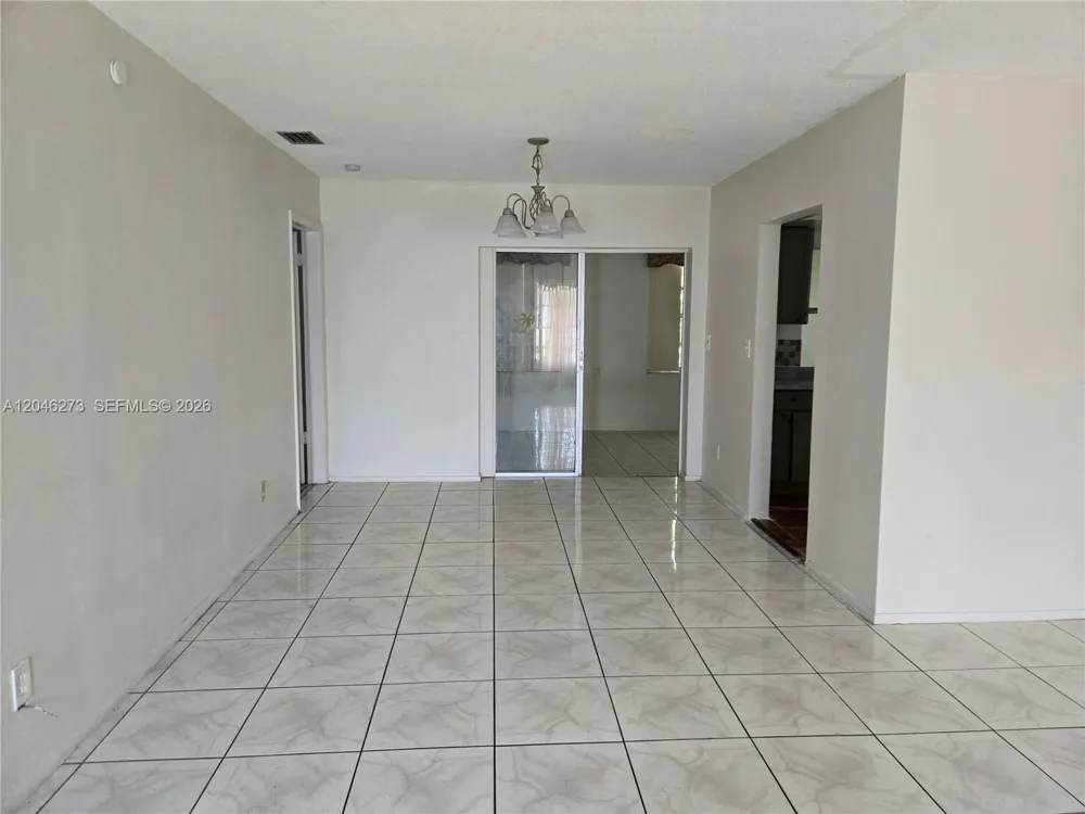4205 NW 52nd Ave Lauderdale Lakes, FL 33319
