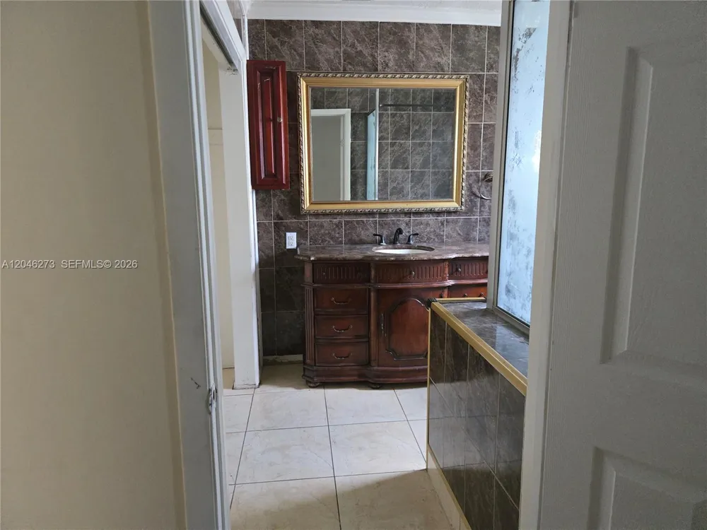 4205 NW 52nd Ave Lauderdale Lakes, FL 33319
