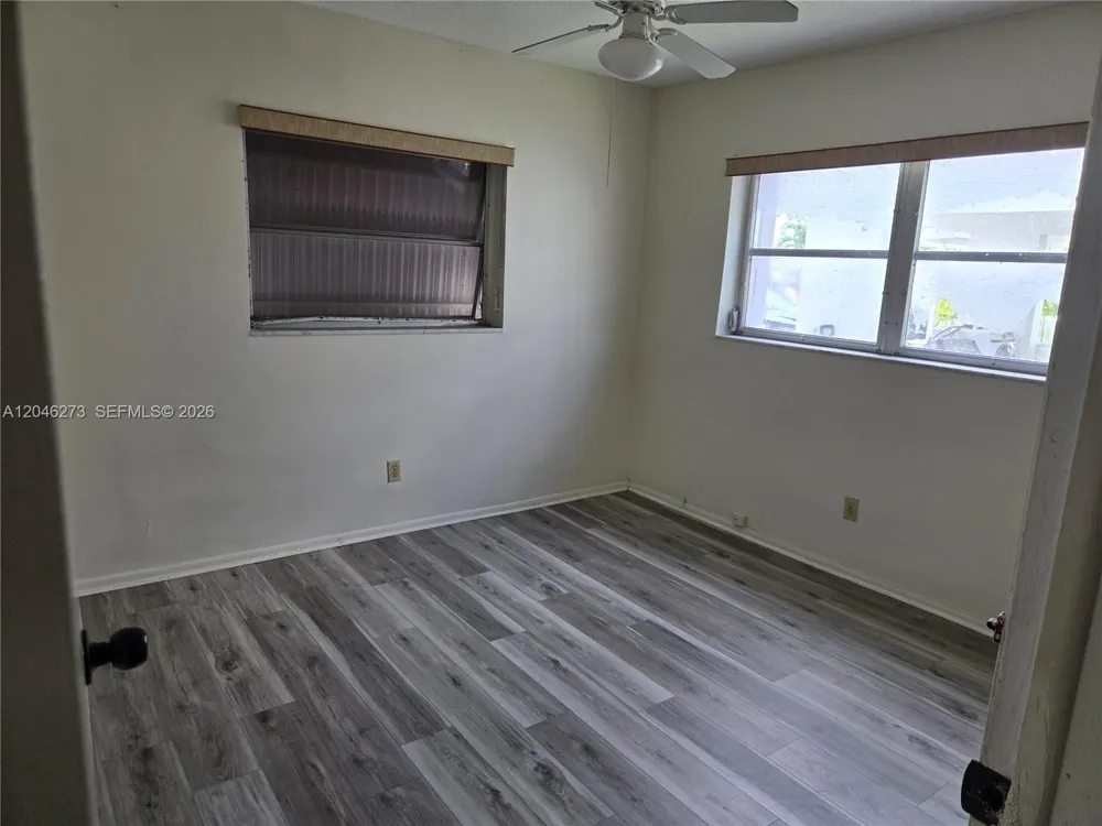 4205 NW 52nd Ave Lauderdale Lakes, FL 33319