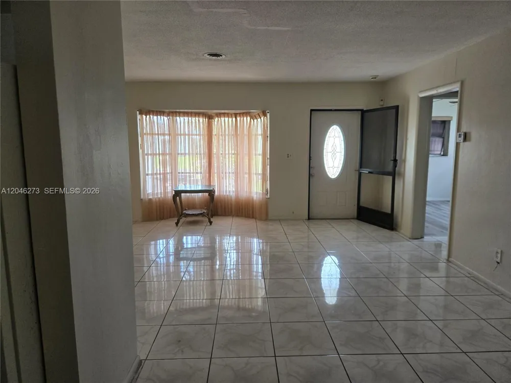 4205 NW 52nd Ave Lauderdale Lakes, FL 33319