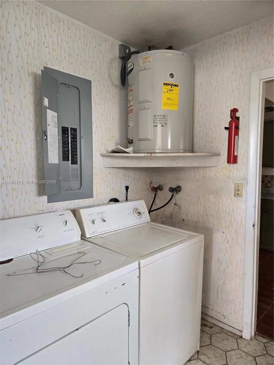 4205 NW 52nd Ave Lauderdale Lakes, FL 33319