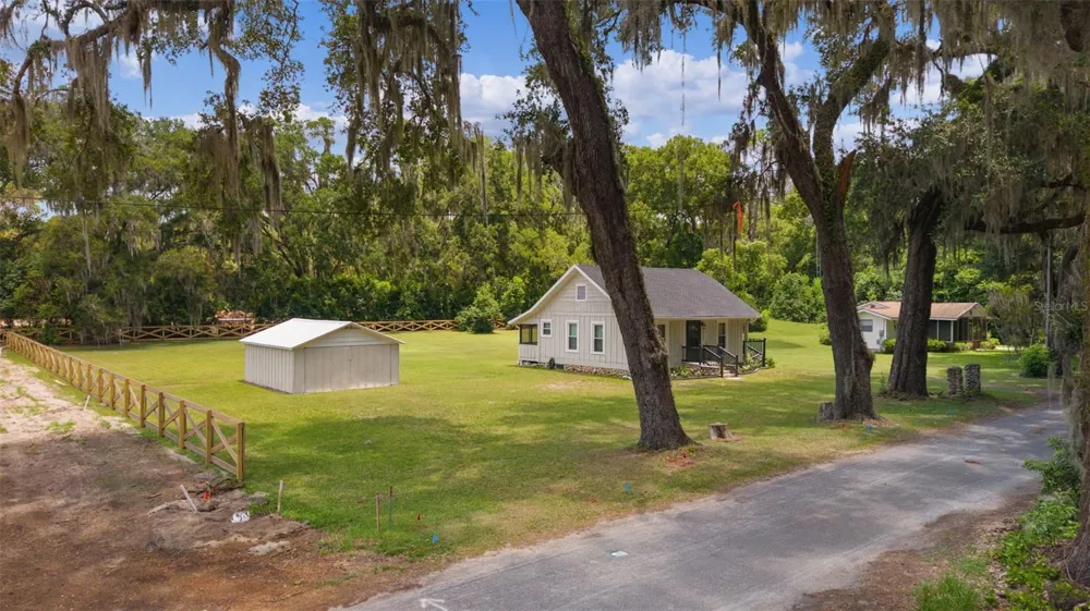 13281 SE 122ND PLACE Ocklawaha, FL 32179