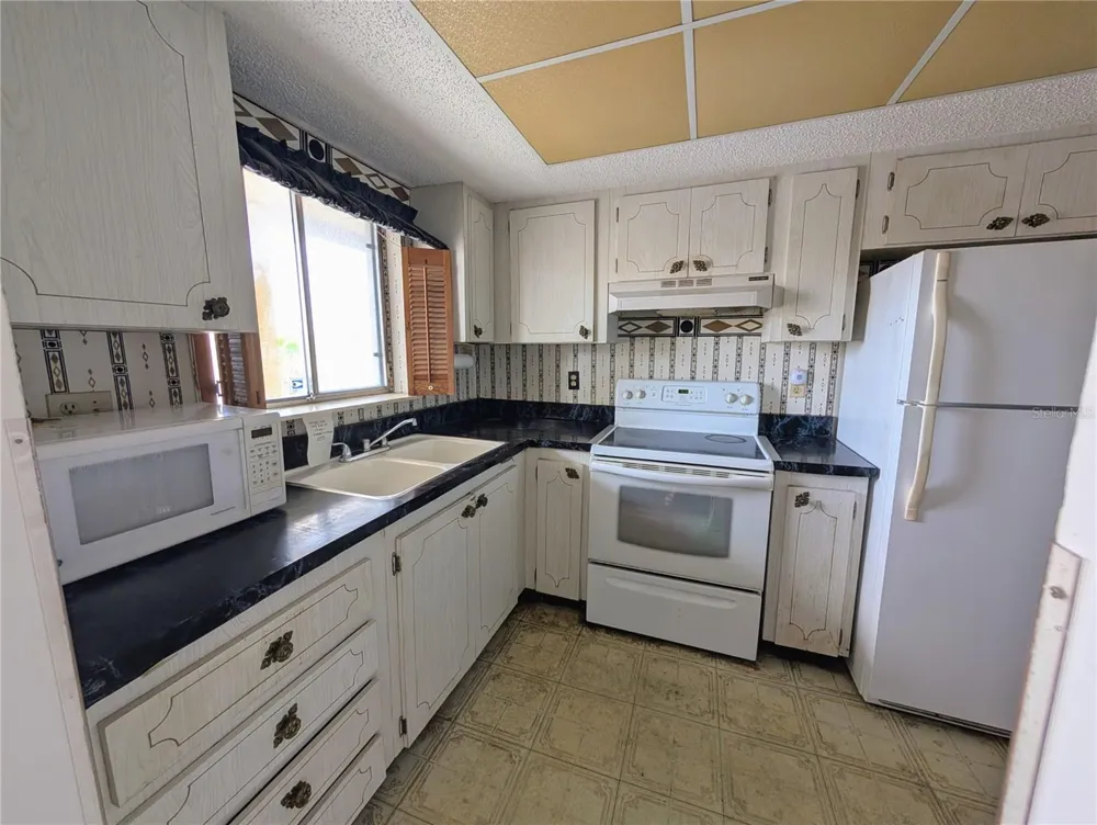 3714 LAKE BAYSHORE DRIVE #K-418 Bradenton, FL 34205