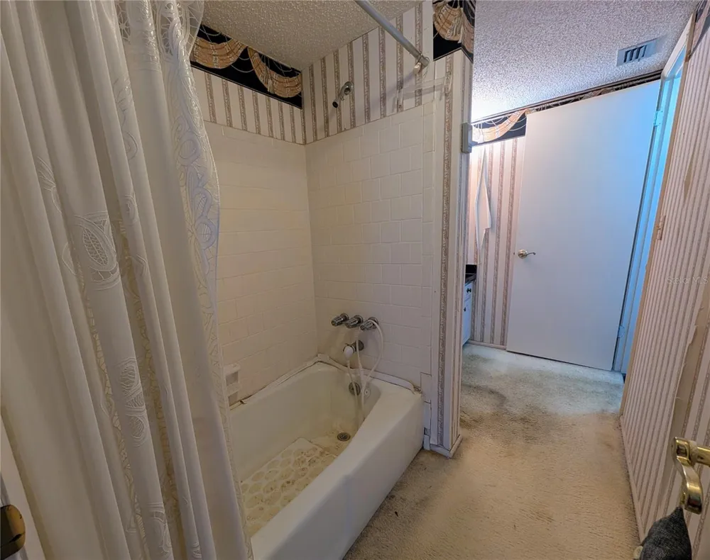 3714 LAKE BAYSHORE DRIVE #K-418 Bradenton, FL 34205
