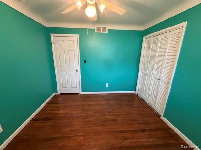 24502 Tuscany Avenue Eastpointe City, MI 48021
