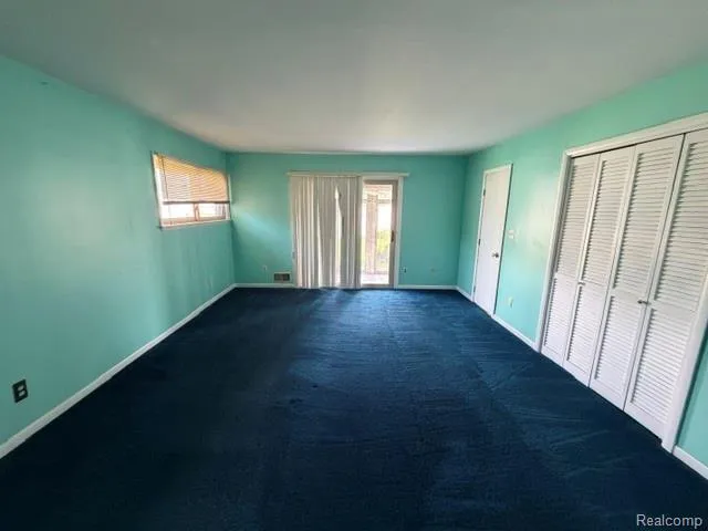 24502 Tuscany Avenue Eastpointe City, MI 48021