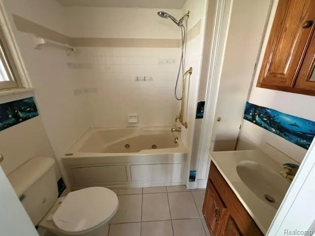 24502 Tuscany Avenue Eastpointe City, MI 48021