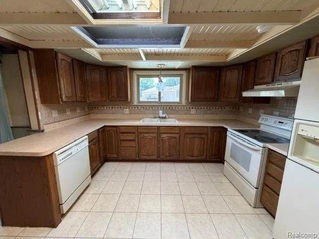 24502 Tuscany Avenue Eastpointe City, MI 48021