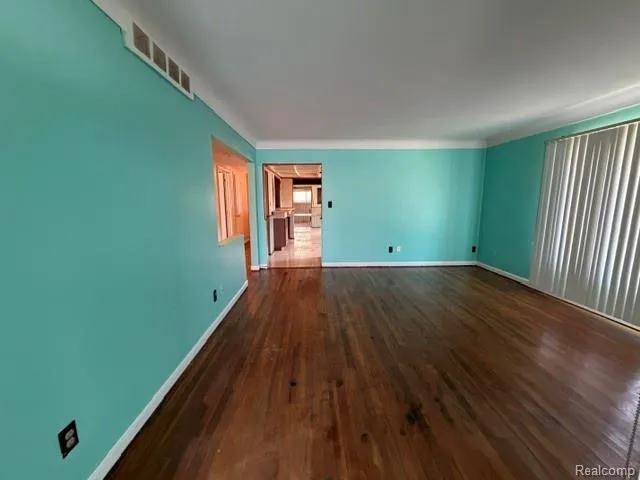 24502 Tuscany Avenue Eastpointe City, MI 48021
