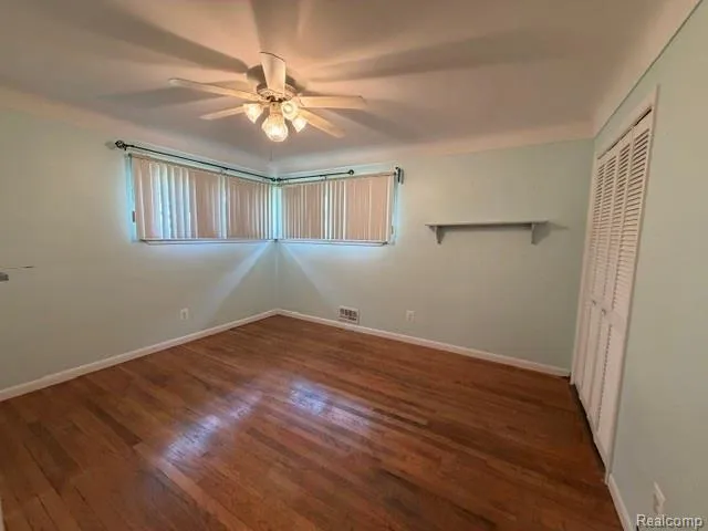 24502 Tuscany Avenue Eastpointe City, MI 48021