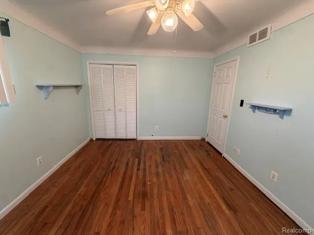 24502 Tuscany Avenue Eastpointe City, MI 48021