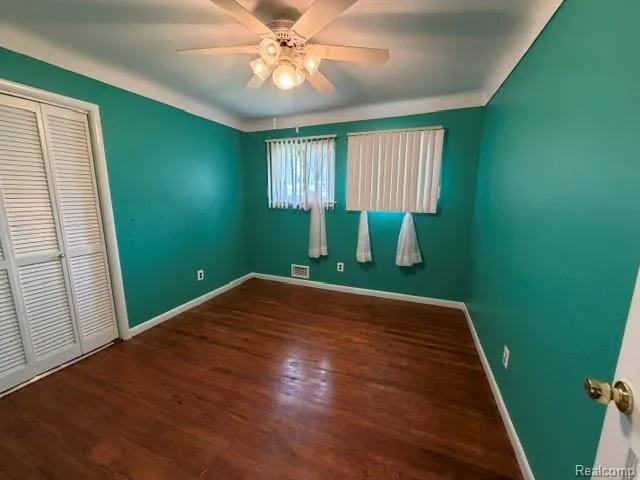 24502 Tuscany Avenue Eastpointe City, MI 48021