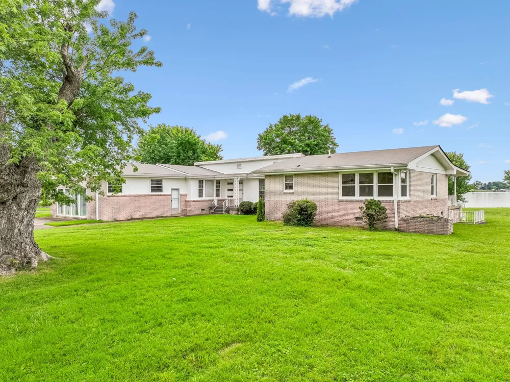 413 Private Dr Hendersonville, TN 37075