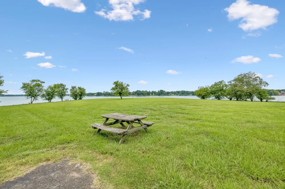 413 Private Dr Hendersonville, TN 37075