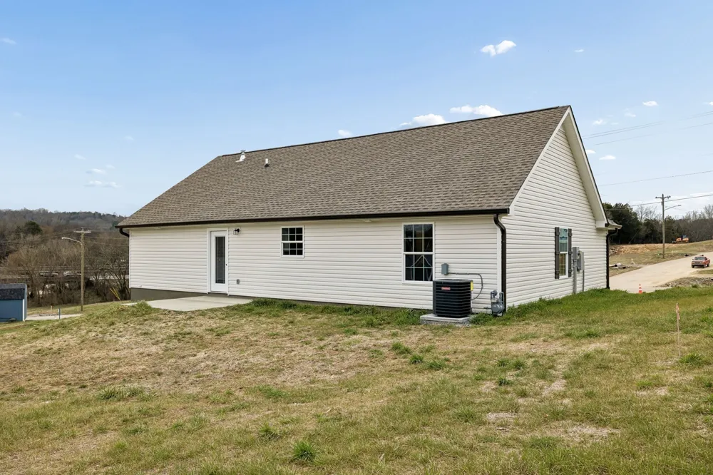 108 Crows Hill Dr Gordonsville, TN 38563
