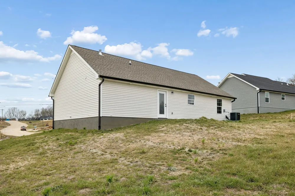 108 Crows Hill Dr Gordonsville, TN 38563