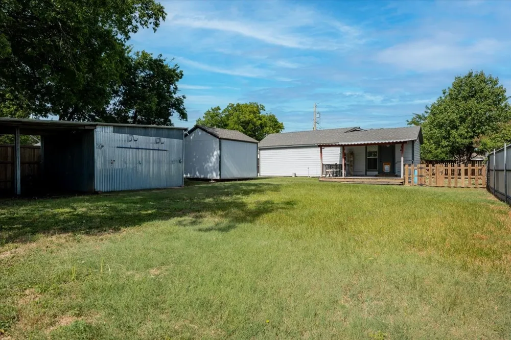 308 Hallvale Drive White Settlement, TX 76108