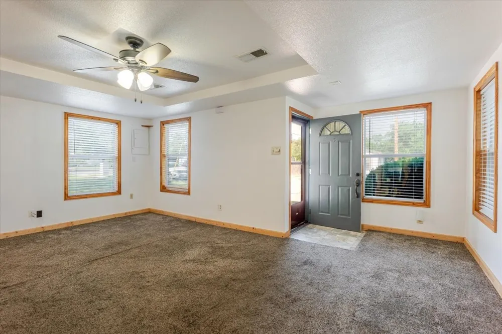 308 Hallvale Drive White Settlement, TX 76108