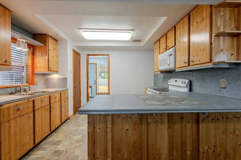 308 Hallvale Drive White Settlement, TX 76108