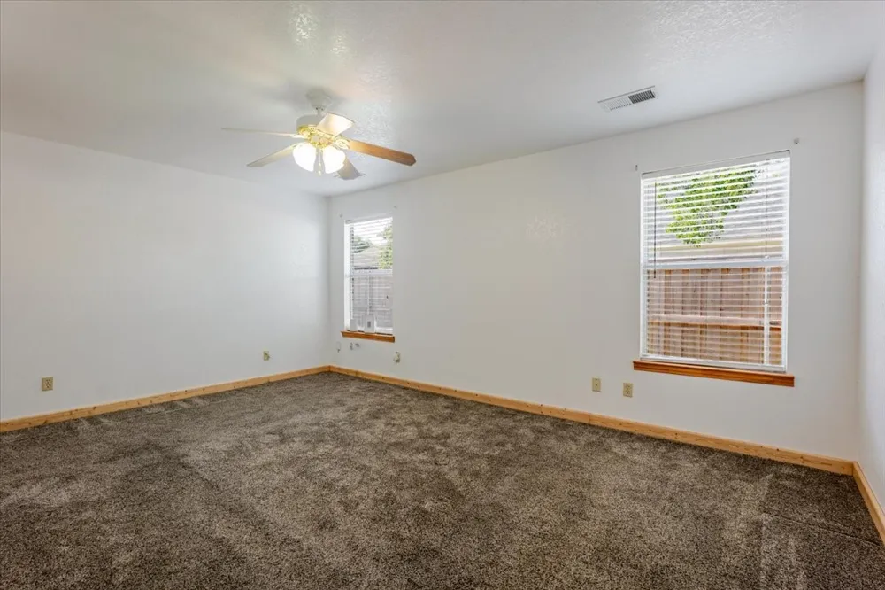 308 Hallvale Drive White Settlement, TX 76108