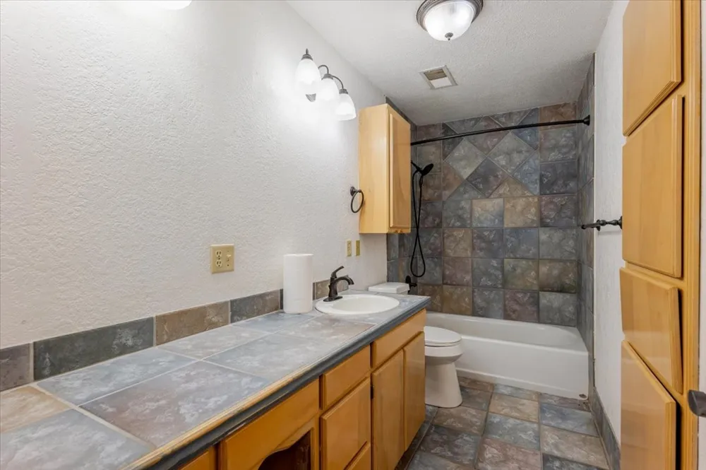 308 Hallvale Drive White Settlement, TX 76108