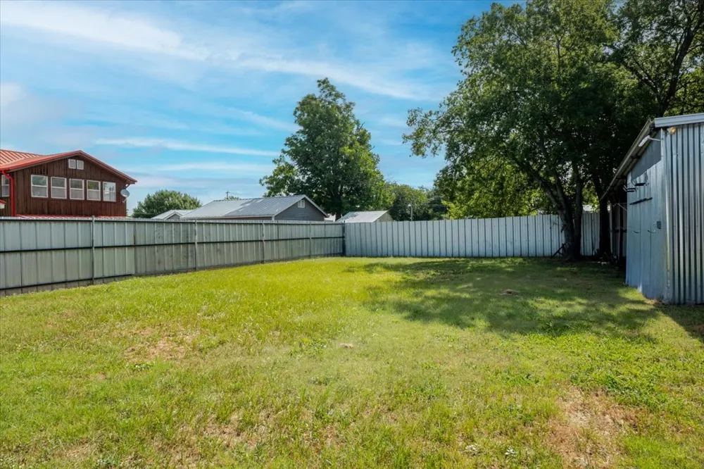 308 Hallvale Drive White Settlement, TX 76108
