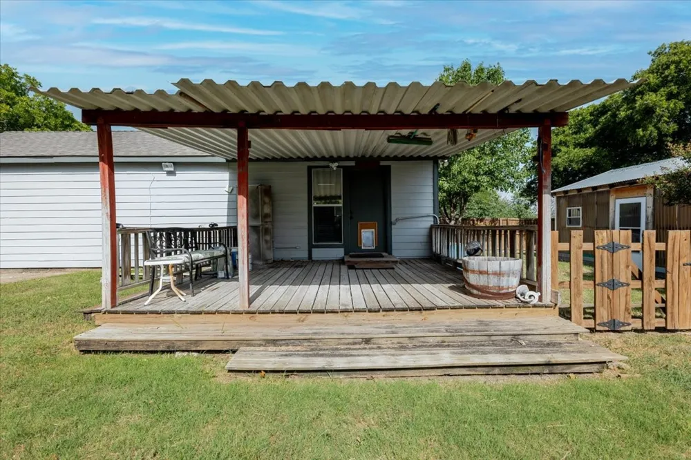 308 Hallvale Drive White Settlement, TX 76108