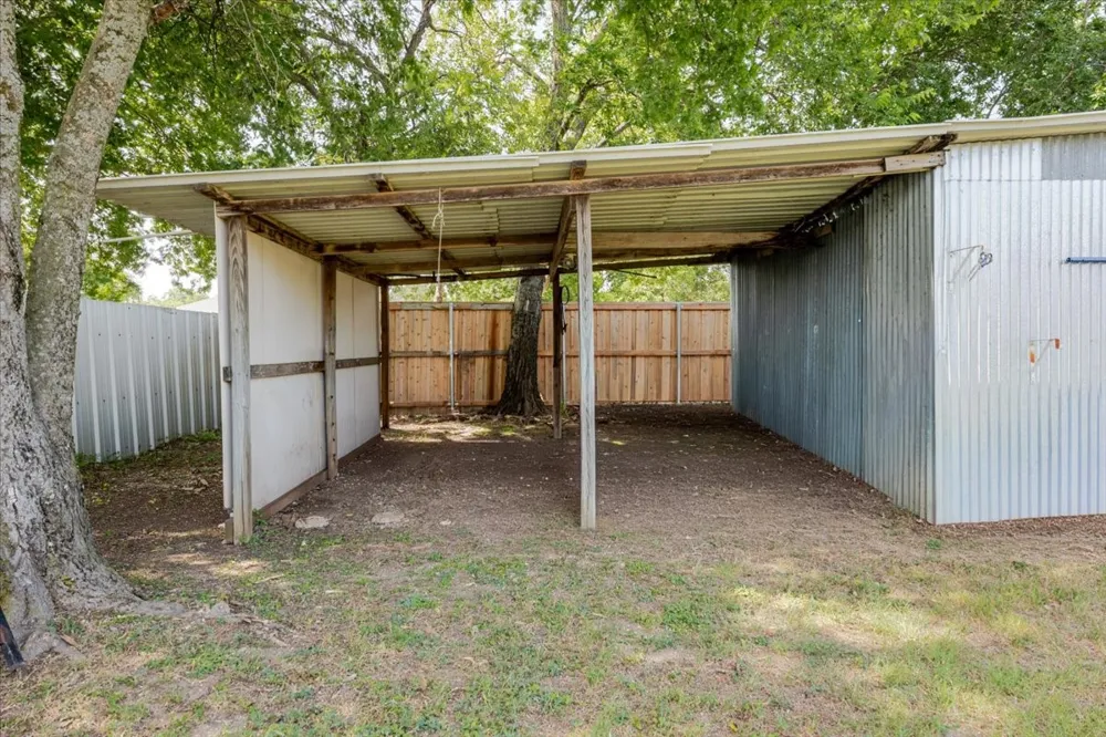 308 Hallvale Drive White Settlement, TX 76108